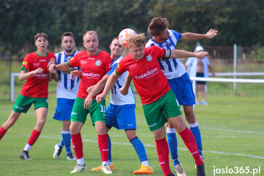 Pogrom w derbach gminy Miejsce Piastowe. Klasyczny hat trick Krzysztofa Kasperkowicza 