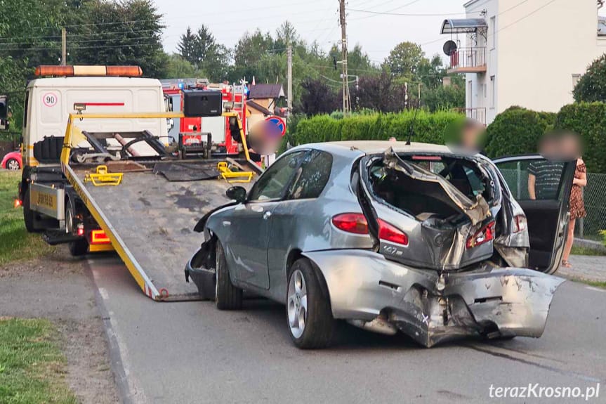 Szaleńca jazda kierowcy Alfa Romeo zakończona w rowie