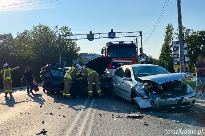 Zderzenie trzech samochodów na DK28
