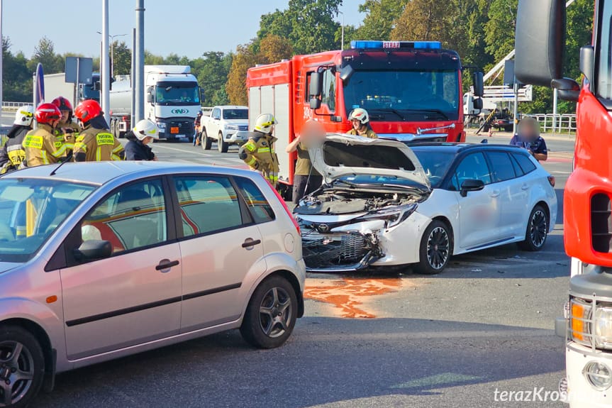 Zderzenie dwóch samochodów na skrzyżowaniu w Krośnie