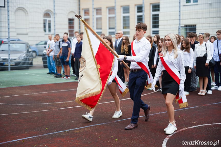 Zabrzmiał pierwszy dzwonek. Nowy rok szkolny rozpoczęty