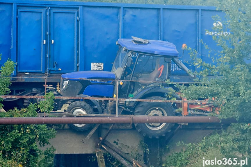Zderzenie ciągnika rolniczego z pociągiem w Trzcinicy