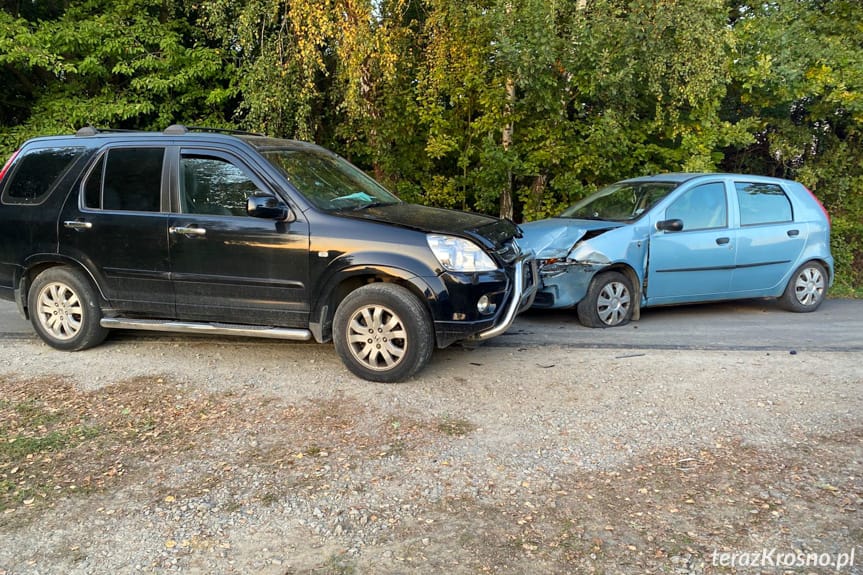 Czołowe zderzenie fiata z hondą