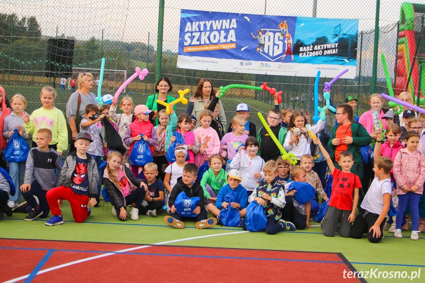 Sportowy dzień z Aktywną Szkołą w Zespole Szkół w Iwoniczu [ZDJĘCIA]