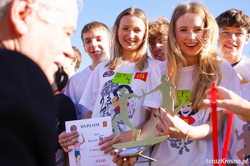 Rywalizacja i zabawa na świeżym powietrzu - XXIII Biegi Sztafetowe I LO w Krośnie [ZDJĘCIA]