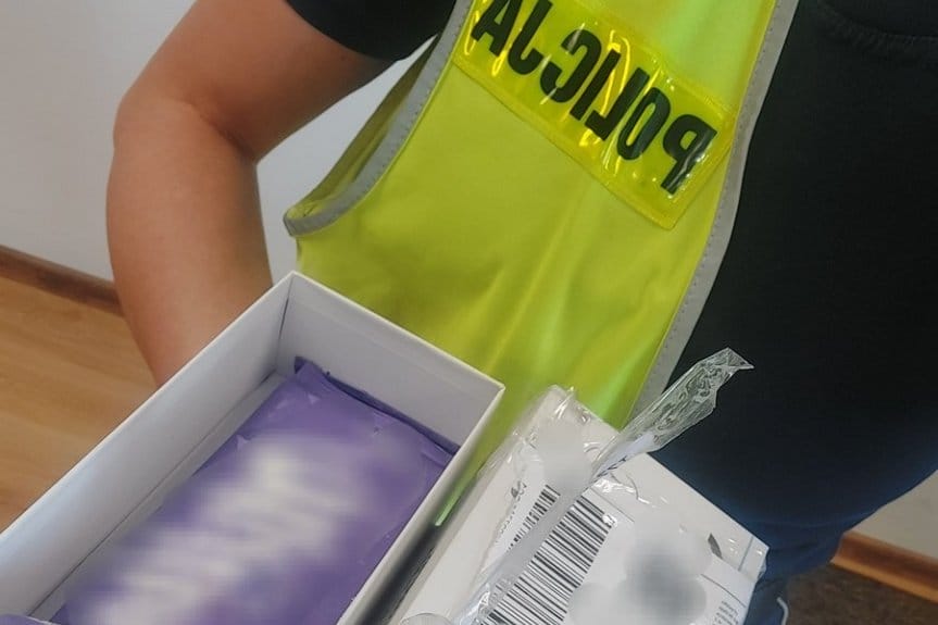 Zamiast telefonu dostał dwie czekolady...