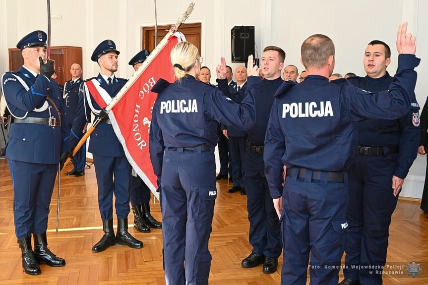 45 nowych funkcjonariuszy złożyło przysięgę