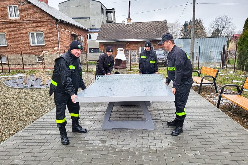 Nowa przestrzeń przy Domu Ludowym w Łężanach