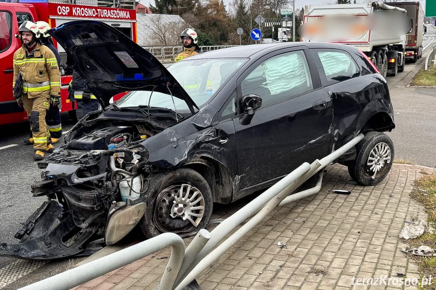 Zderzenie osobówki z samochodem ciężarowym