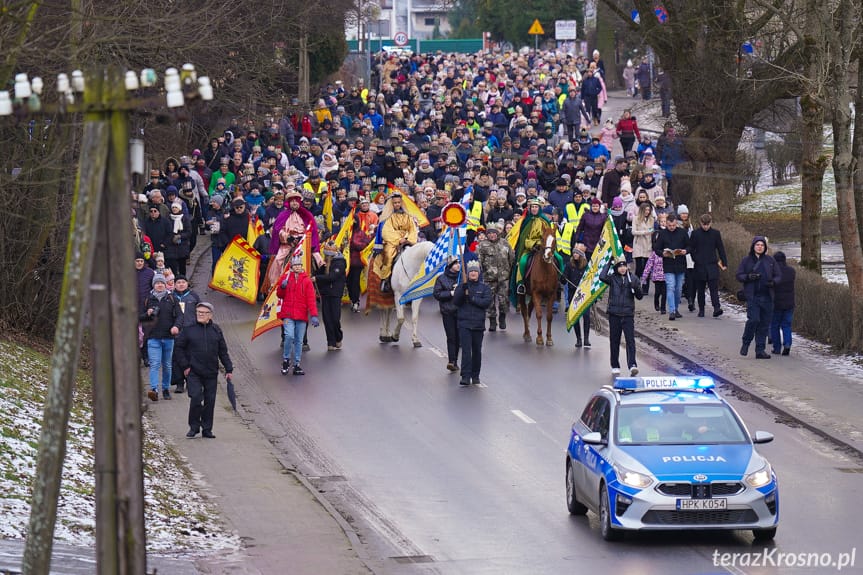 Barwny Orszak Trzech Króli przeszedł ulicami Krosna