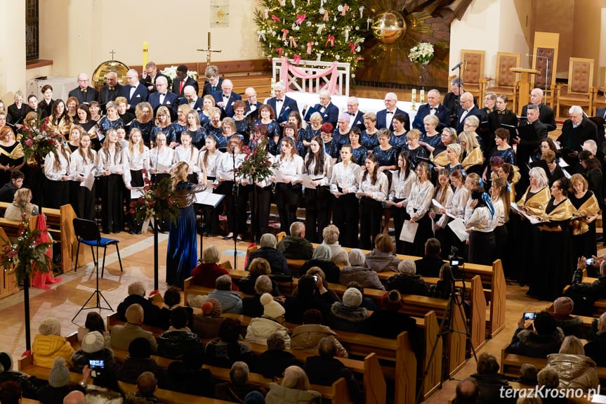 Trzy kraje, jeden głos - wyjątkowy koncert kolęd w Krośnie [ZDJĘCIA]