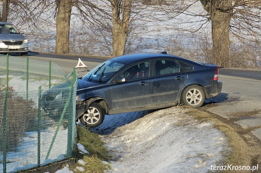 Chorkówka. Kierująca uderzyła w ogrodzenie