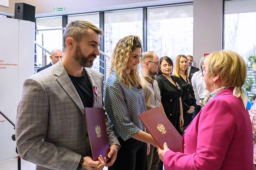 Wojewoda podziękowała operatorom 112 za ich odpowiedzialną służbę