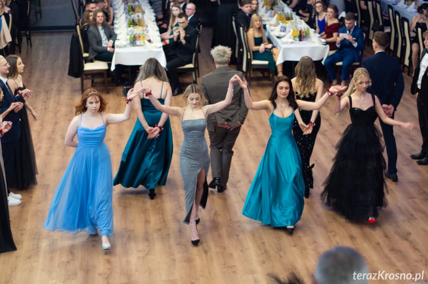 Studniówka 2025. Maturzyści "Szpetnara" bawili się w wyjątkowej atmosferze [ZDJĘCIA]