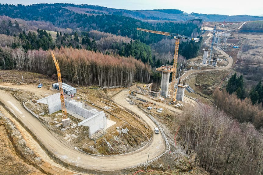 Mimo zimy prace na S19 nie zwalniają tempa. Powstaje najwyższa estakada w Polsce