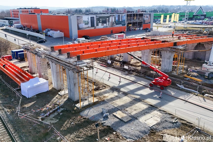 Odcinek drogi G nabiera kształtów - trwa budowa wiaduktu i nasypów [ZDJĘCIA]