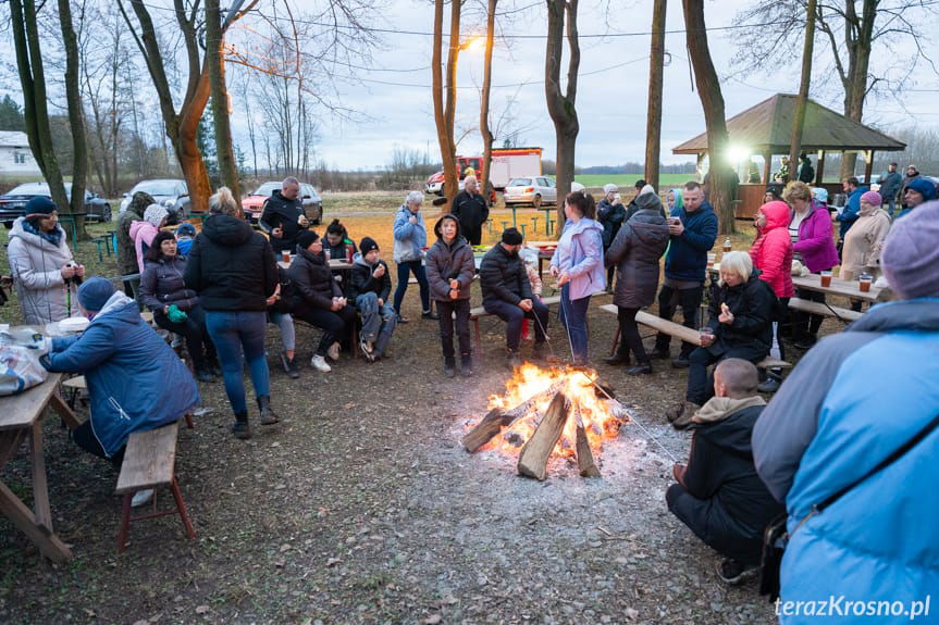 Wspólne ognisko mieszkańców Wojkówki
