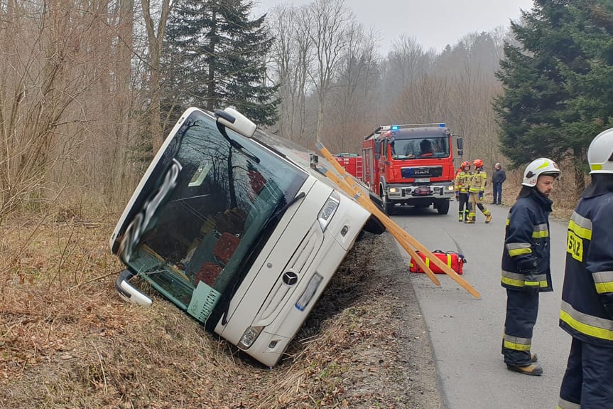 Wypadek autokaru w Makowej