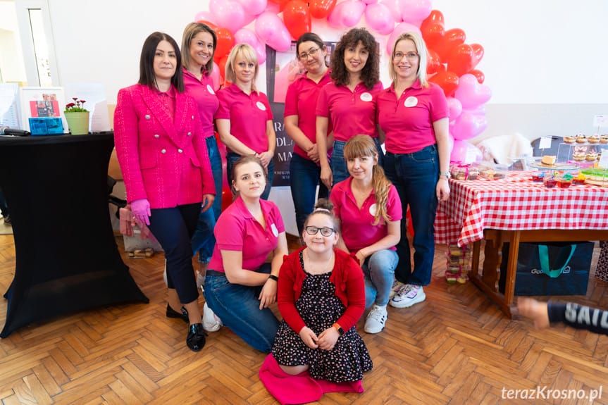 Osiem kobiet, jedna misja. Babski Młyn pomaga i integruje