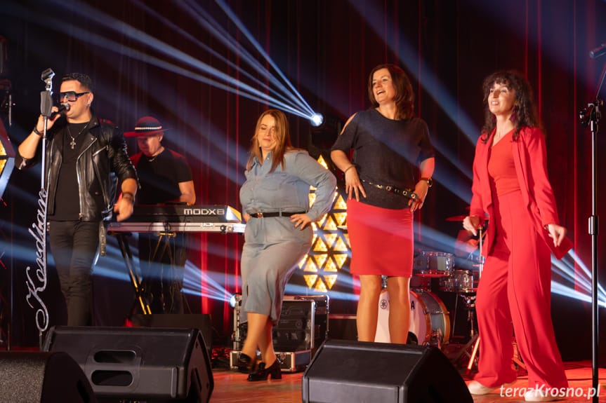 Powiatowy Dzień Matki w Rymanowie. Kordian rozgrzał publiczność [ZDJĘCIA]