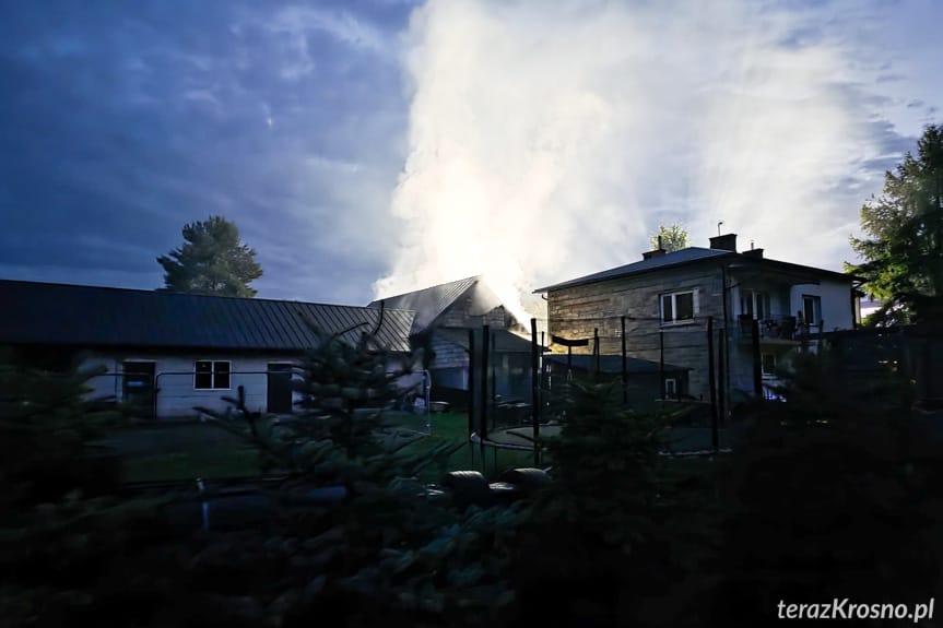 Sulistrowa. Pożar budynku gospodarczego