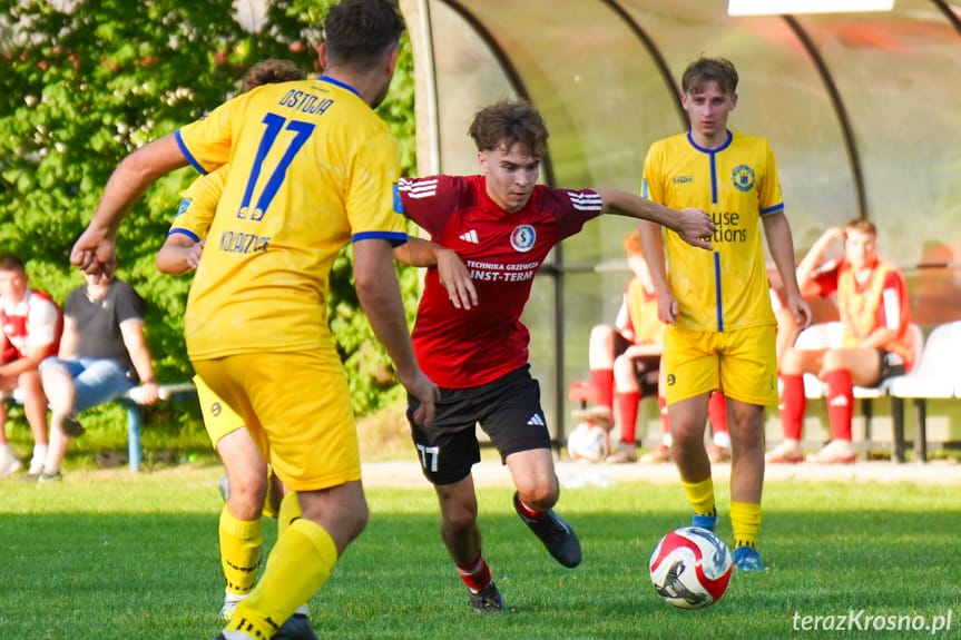Twarda lekcja dla Jasiołki Świerzowa Polska. Porażka 0:2 i dwa czerwone kartoniki