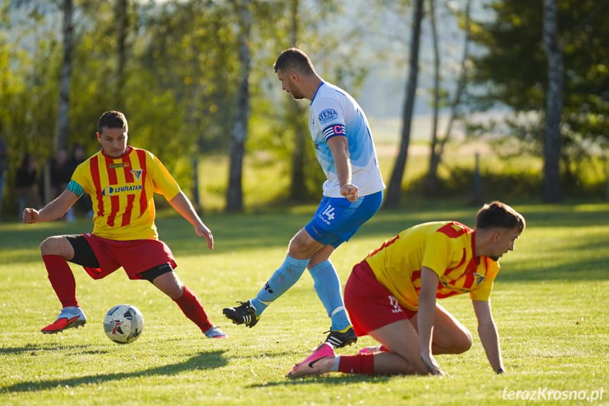 Z meczu Tęcza Zręcin - Kotwica Korczyna