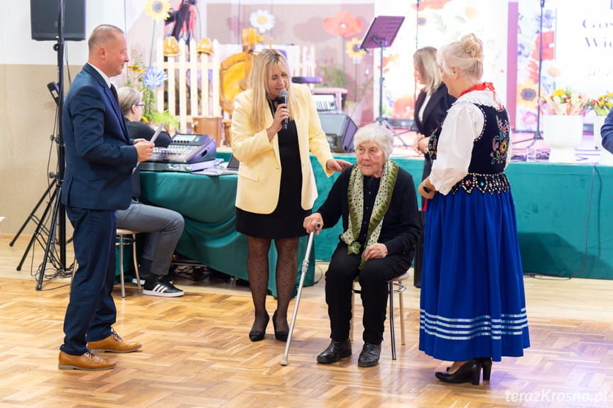 Stafania Kozubal opowiada historie KGW Zręcin