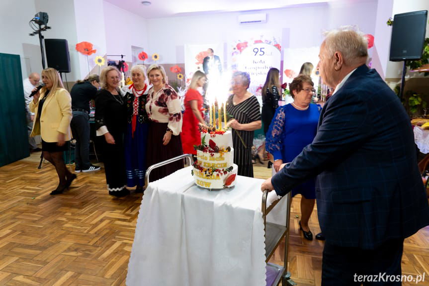 Tort z okazji 95-lecia KGW Zręcin