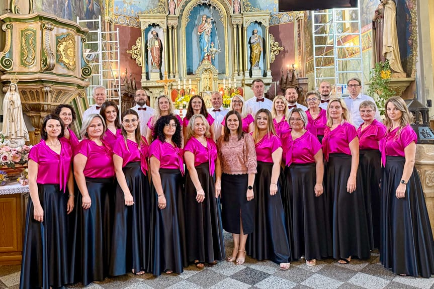 Pieśni maryjne i sakralne zabrzmiały w parafii w Kobylanach