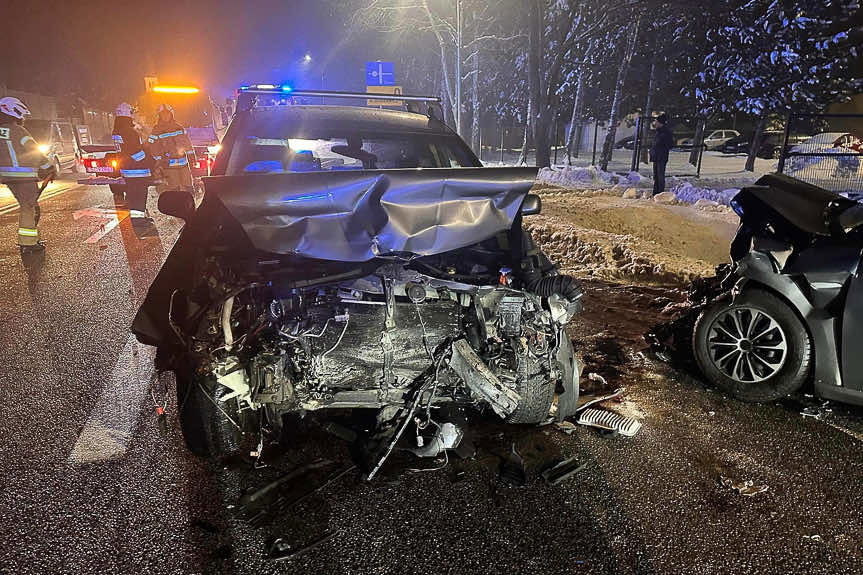 Wypadek w Trzcianie. Zderzenie dwóch samochodów