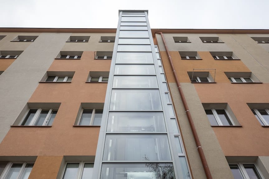 Mieszkańcy bloku przy ul. Hetmańskiej już nie muszą chodzić po schodach