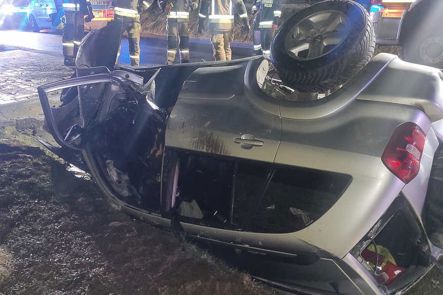 Wypadek w Błażowej. Dachowanie samochodu osobowego