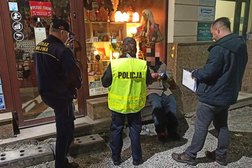 Rzeszów. Nocne liczenie osób bezdomnych