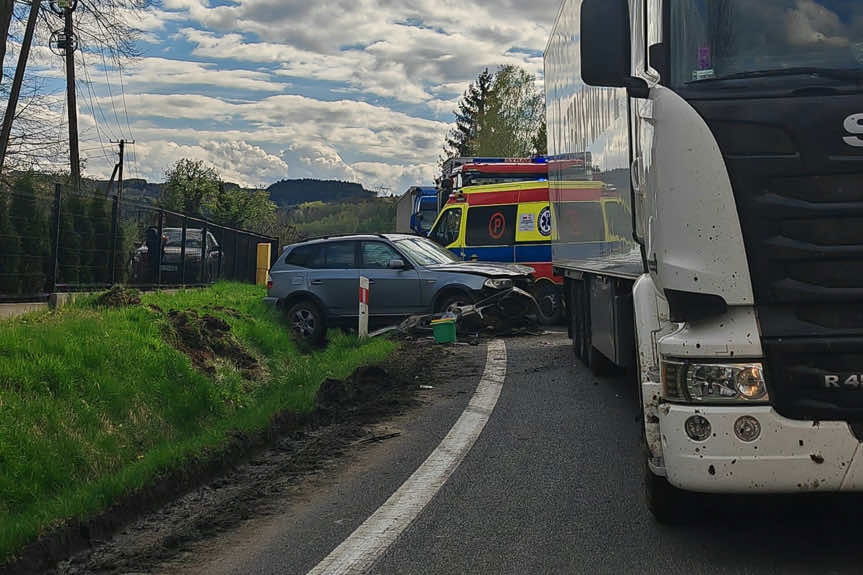 Kolizja w Wyżnem. Zderzenie osobówki z tirem