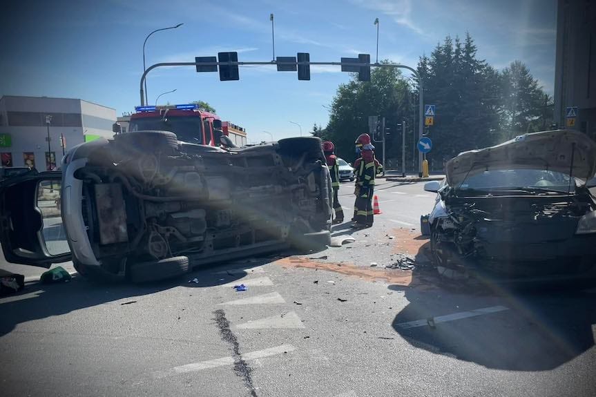 Wypadek w Boguchwale. Zderzenie dwóch samochodów [ZDJĘCIA]