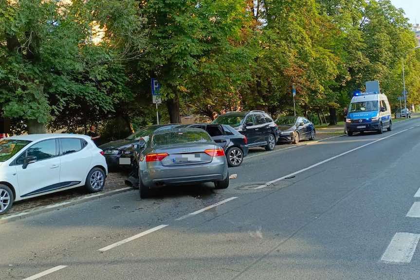 Wypadek na ulicy Hetmańskiej. Dwie osoby w szpitalu