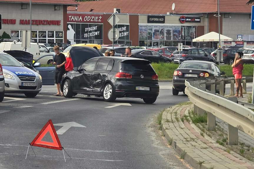 Wypadek w Tyczynie. Zderzenie dwóch samochodów 