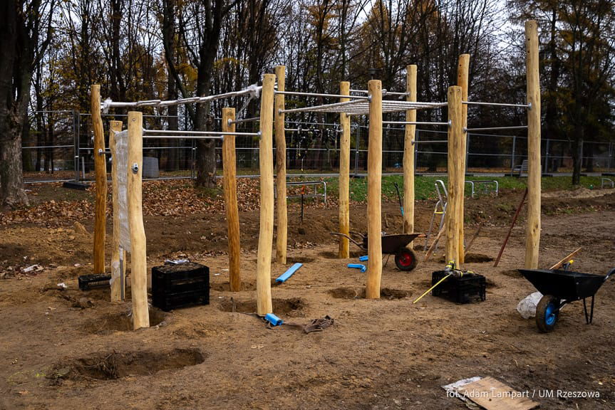 Rzeszów. Park Sybiraków zmienia się