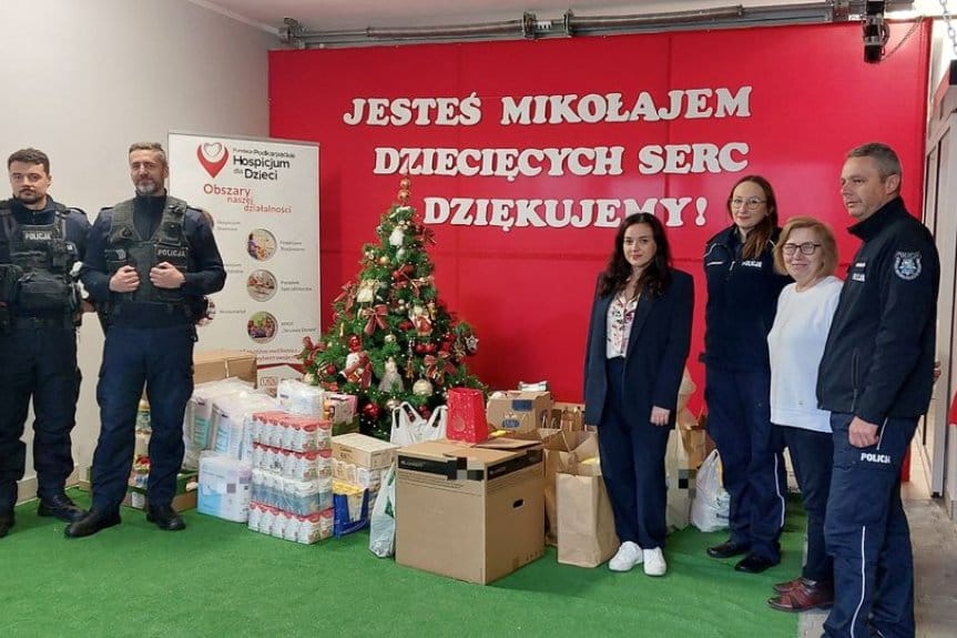 Mikołajkowa paczka dla podopiecznych Fundacji Podkarpackie Hospicjum dla Dzieci