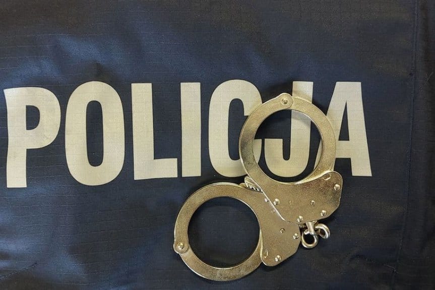 Czujna seniorka nie dała się oszukać. Policjanci zatrzymali na gorącym uczynku "odbieraka"