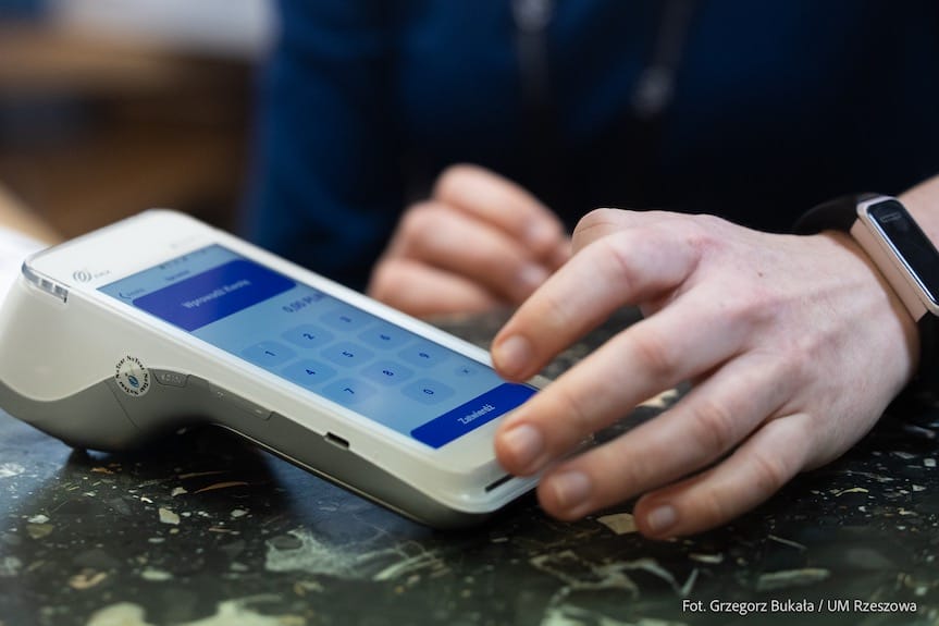 W rzeszowskich Urzędach Skarbowych opłatę skarbową można wnosić bezgotówkowo