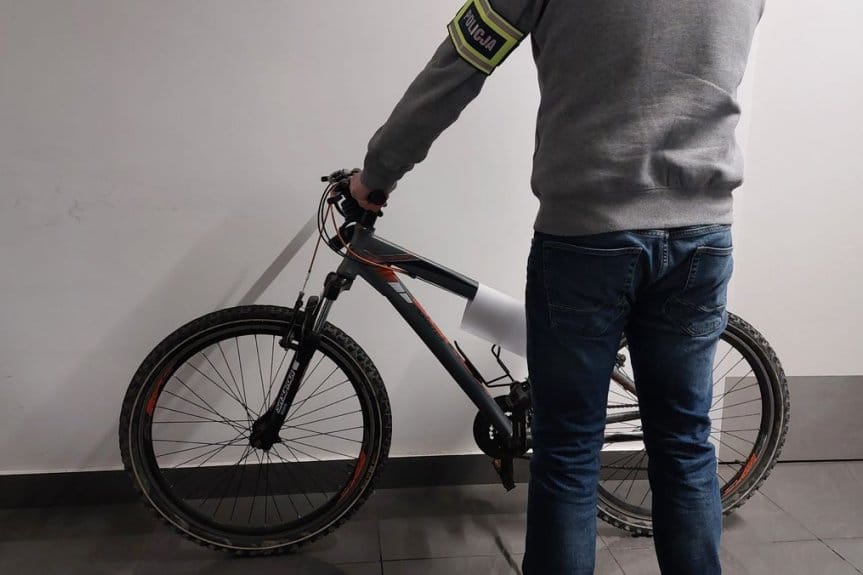 Policjanci odzyskali skradziony rower, a podejrzany o kradzieże jednośladów usłyszał 4 zarzuty