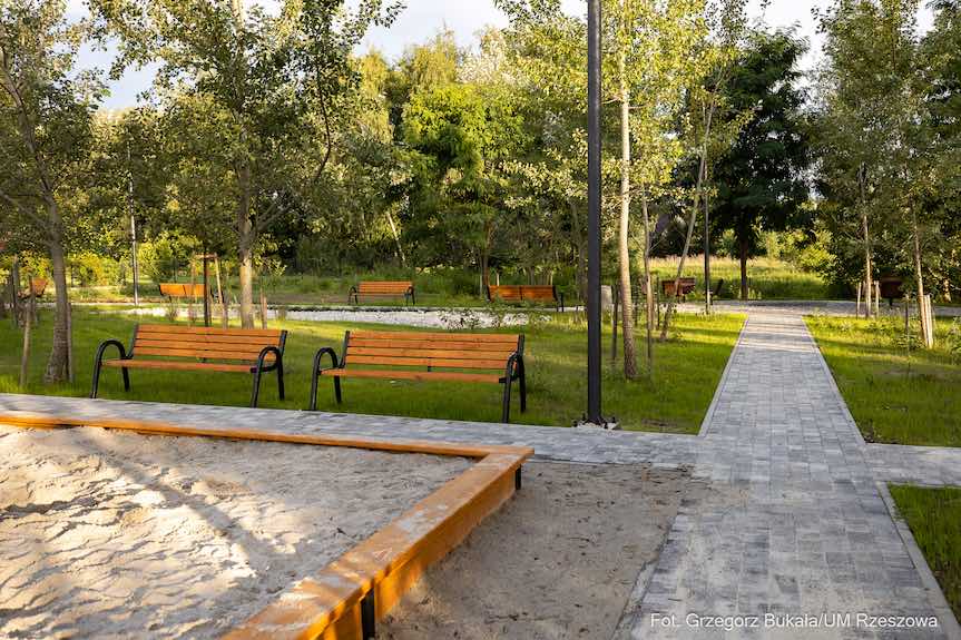 Rzesza ofert na odbetonowanie podwórek i terenów przy drogach w Rzeszowie