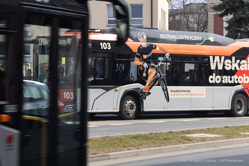 Wsiądź do rzeszowskiego autobusu - tak jak oni!