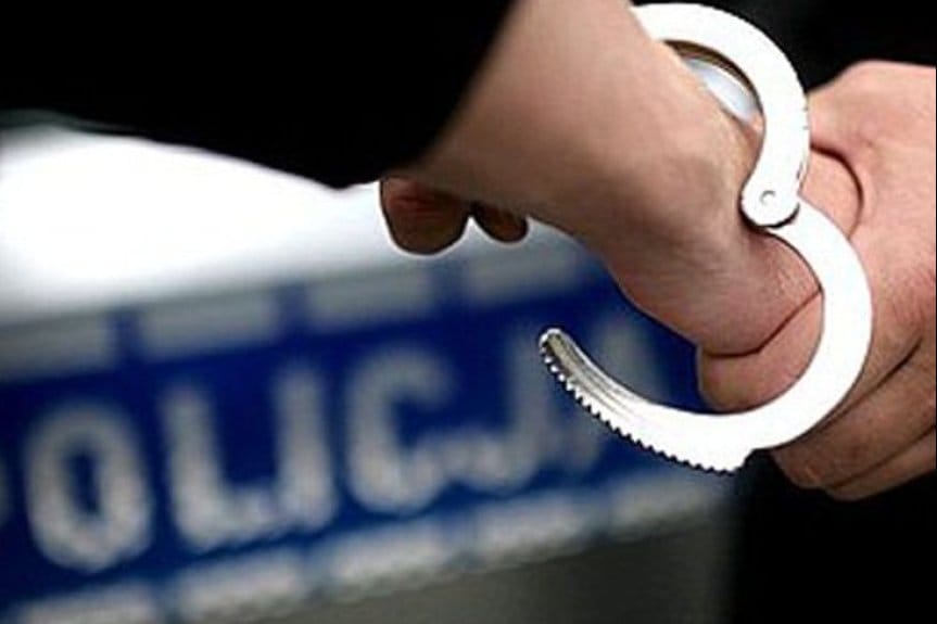 Policjanci zatrzymali dwóch mężczyzn, którzy oszukali seniorkę