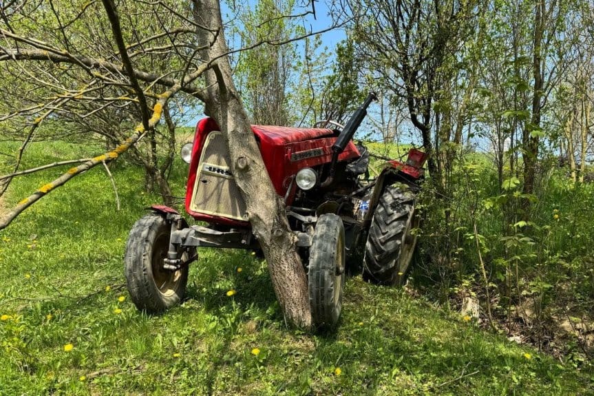 54-latek przygnieciony przez traktor