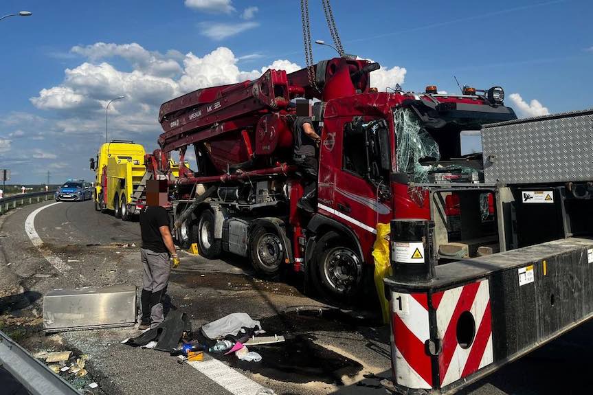 Przewrócona ciężarówka na A4 w Świlczy