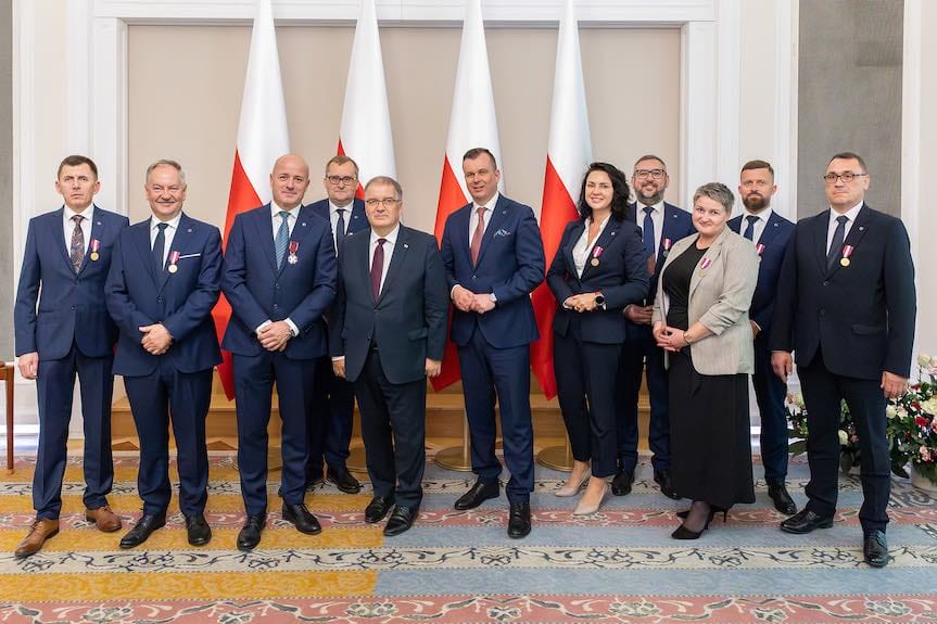 Prezydent RP uhonorował pracowników Portu Lotniczego Rzeszów-Jasionka im. Rodziny Ulmów