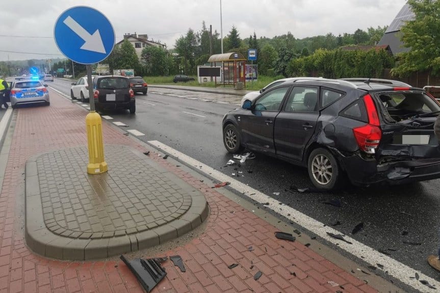 Policjant z Tyczyna, po zakończonej służbie, zatrzymał nietrzeźwego sprawcę kolizji drogowej